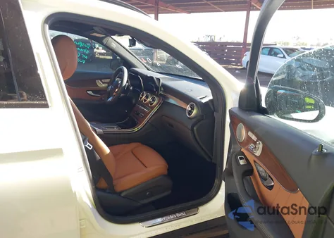 2021 Mercedes-Benz Glc 300 4Matic Suv z USA, uszkodzony, nr VIN W1N0G8EB9MF869065